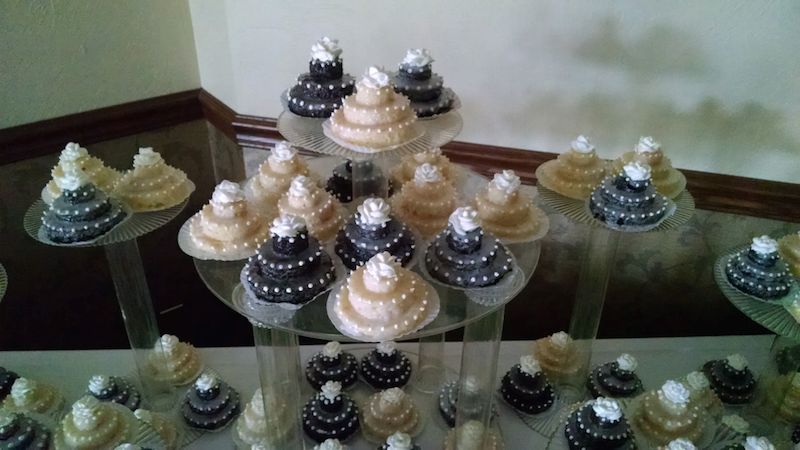 mini wedding cakes oct 2014 1